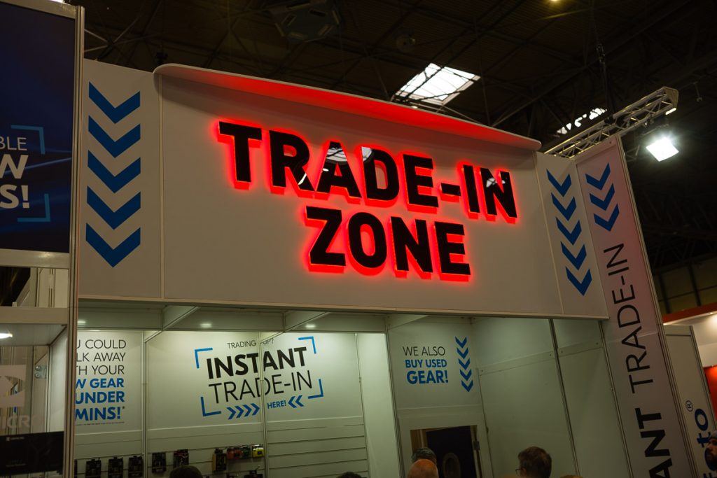 The trade in counter a WEX, illuminated with a red and black sign.